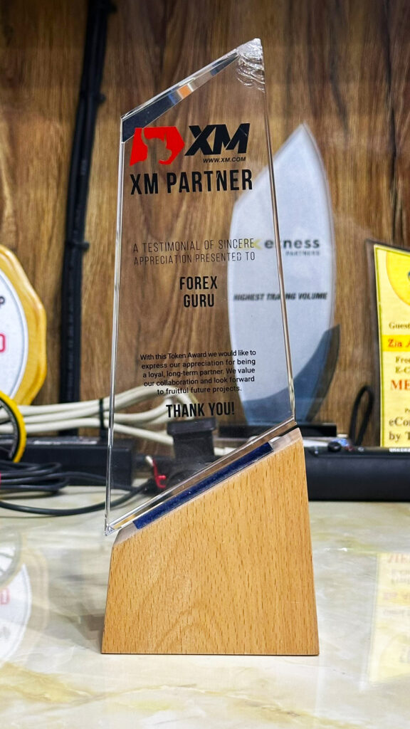 Best Global Partner Award To Dr. Zia-al-Hassan ForexGuru.Pk By Xm.Com